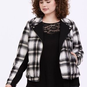 🆕 Torrid black, white and light pink plaid flannel moto jacket size 2 = 18/20
